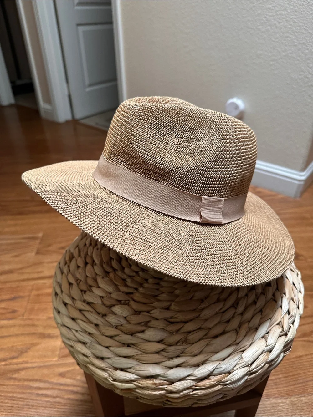 Straw hat like new